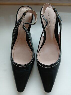 Ann Taylor Black 2-Inch Kitten Heel Pointed Toe Sandals Size 6